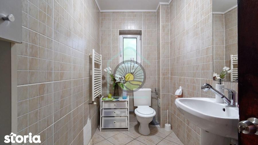 Casă cu 3 camere decomandat cu Canalizare în Florilor