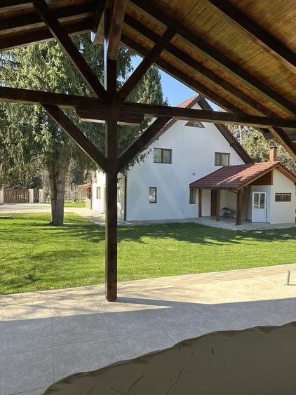Casă individuală cu 7 camere cu Canalizare în Porumbacu de Sus