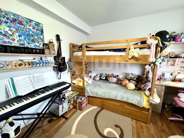 Apartament cu 3 camere semidecomandat, mobilat în Borhanci
