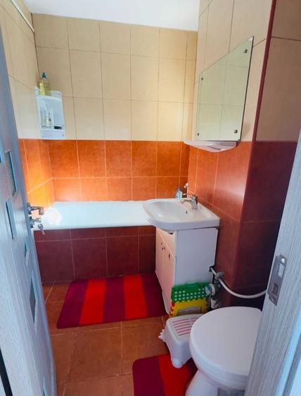 Apartament cu 3 camere decomandat în Drumul Taberei