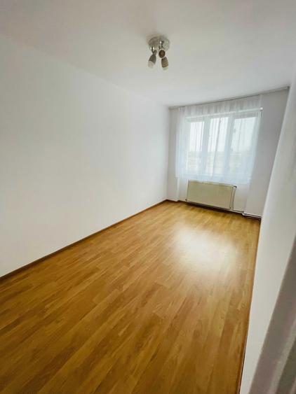Apartament cu 3 camere semidecomandat în Ultracentral