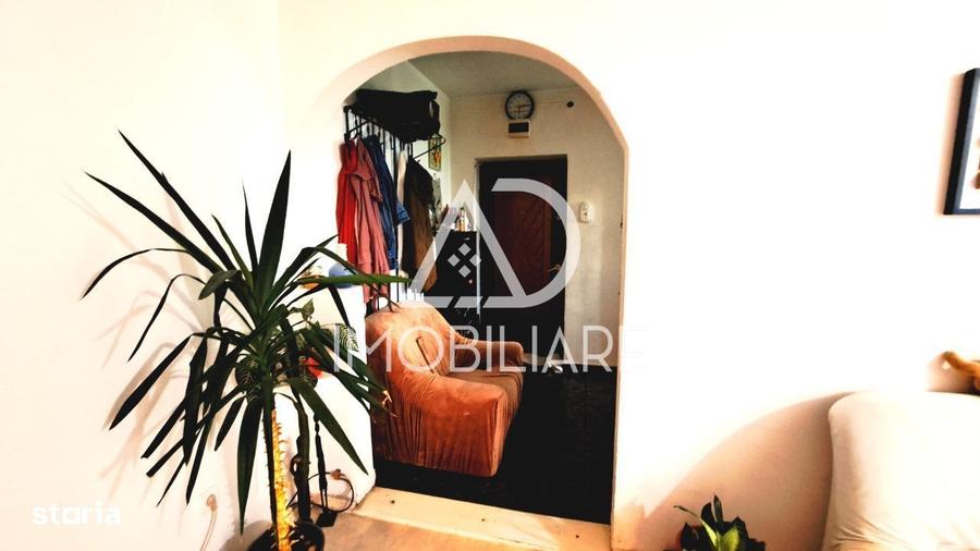 Apartament cu 3 camere semidecomandat în Central