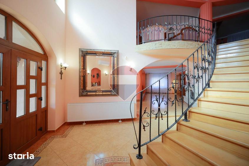 Casă cu 5 camere cu Teren 1198 Mp în Central