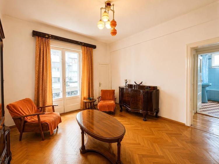 Apartament cu 4 camere semidecomandat în Universitate