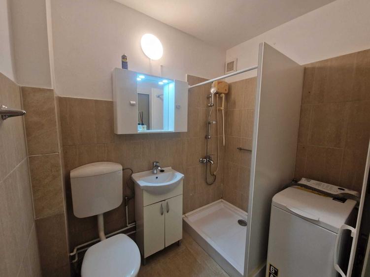 Apartament cu 2 camere semidecomandat în Vatra Luminoasă
