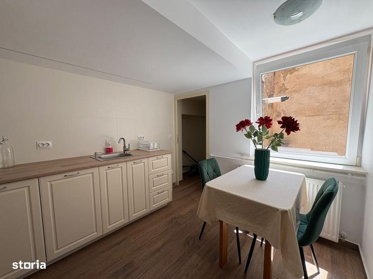 Apartament ULTRACENTRAL 3 camere | 2 dormitoare | 2 bai | balcon + cur - 12