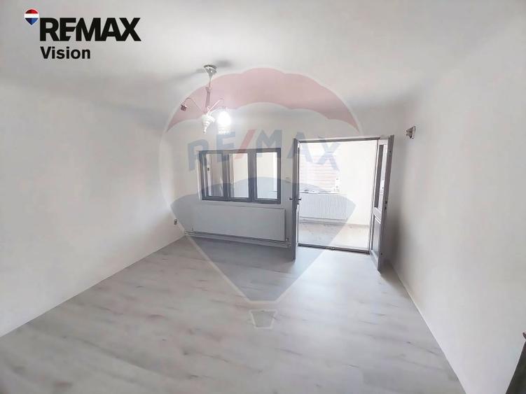 Casă individuală cu 4 camere cu Teren 284 Mp în Brestei