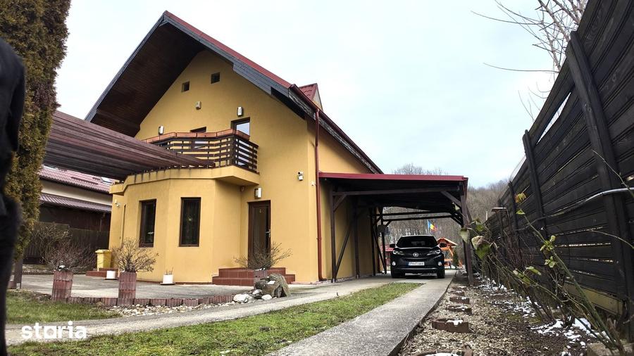 Casă cu 6 camere cu Teren 1629 Mp în Plopu