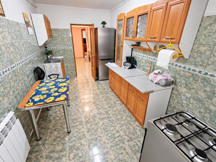Apartament cu 3 camere decomandat, mobilat în Tomis III
