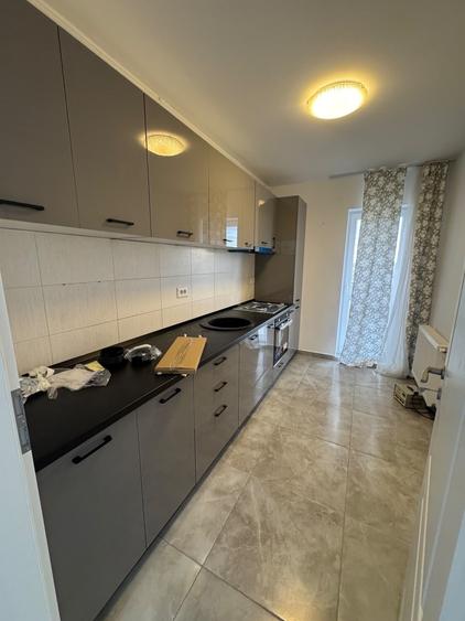 Apartament cu 3 camere decomandat în Berceni