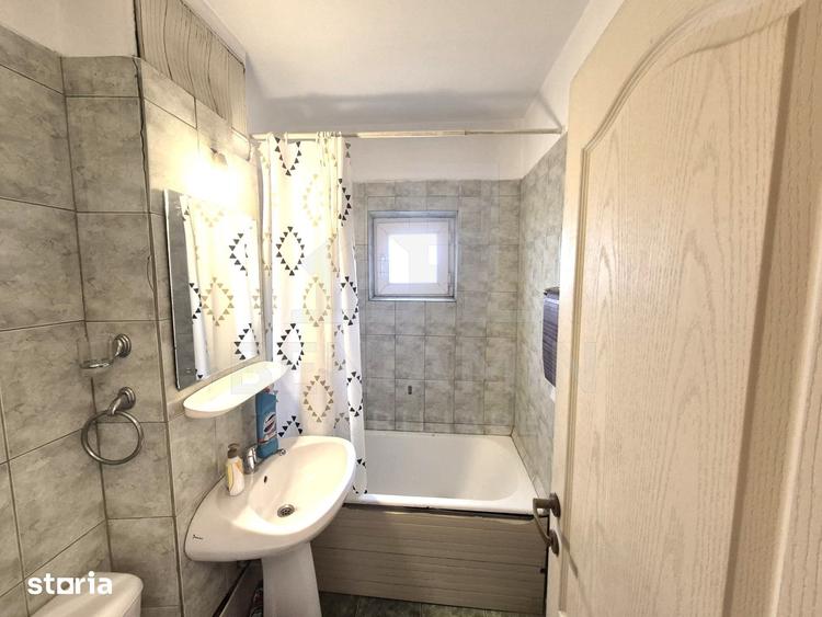 Apartament cu 2 camere semidecomandat în Craiovița Nouă