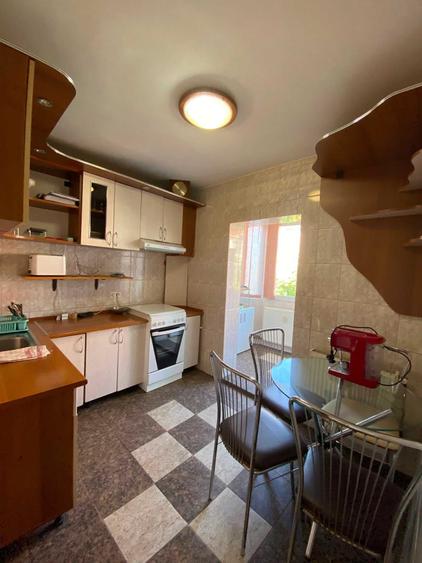 Apartament cu 3 camere decomandat în Alfa
