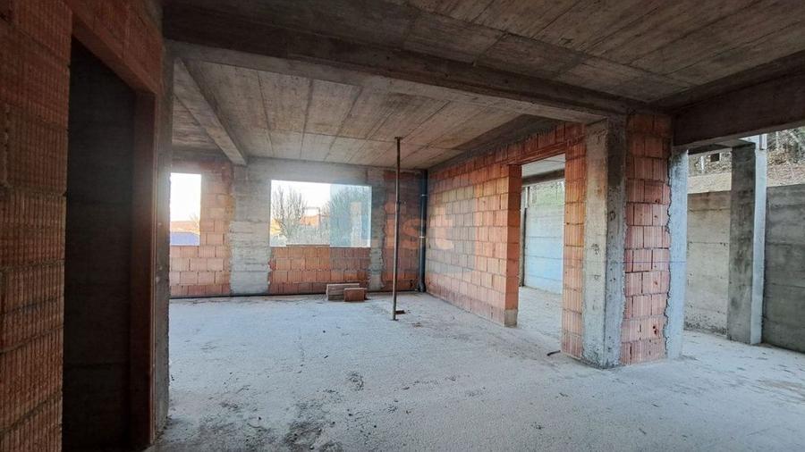 Casa cu garaj, zona Planoare - 12