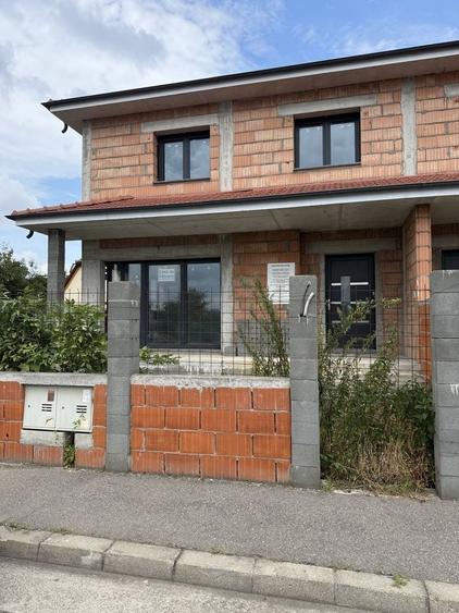 Casă cu 3 camere în Cloșca
