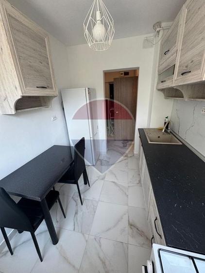 Apartament cu 2 camere semidecomandat, mobilat în Alexandru Obregia