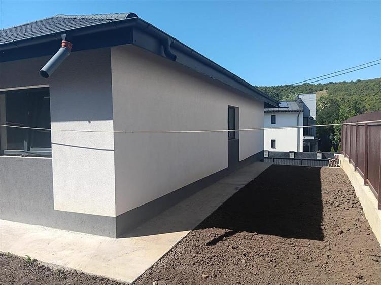 LA CHEIE! Visan Barnova CASA parter 100mp TEREN 400mp toate utilitatile - 6