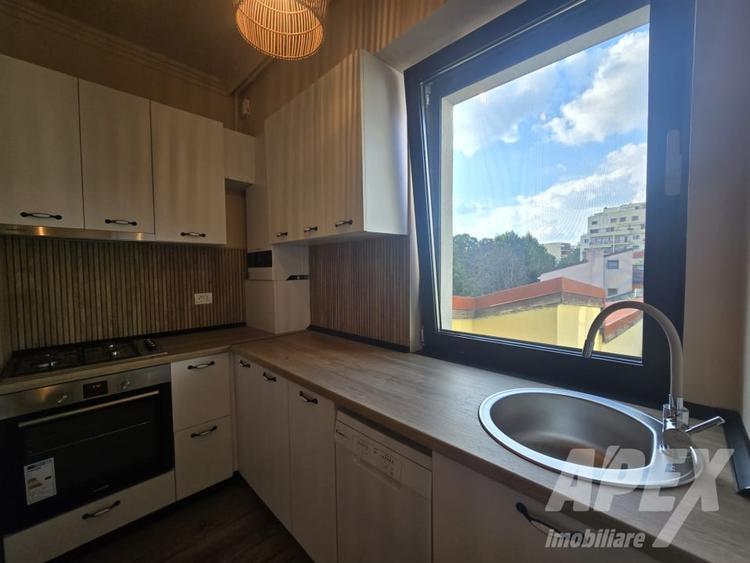 Apartament cu 2 camere decomandat, mobilat în Decebal