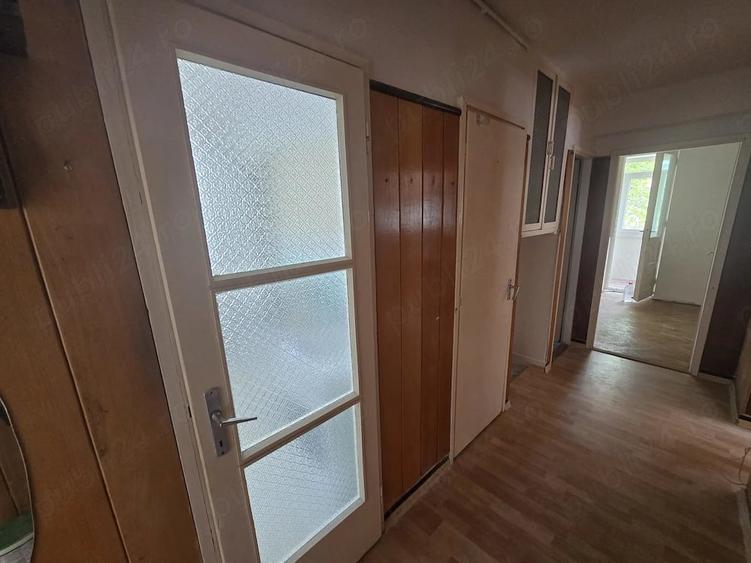Apartament cu 4 camere semidecomandat în Moroasa 1