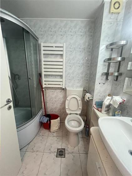Apartament cu 2 camere semidecomandat, mobilat în Barbu Văcărescu