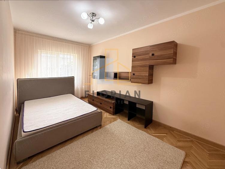 Apartament cu 4 camere decomandat în Neptun