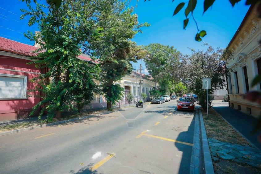 Apartament cu 3 camere decomandat în Ultracentral