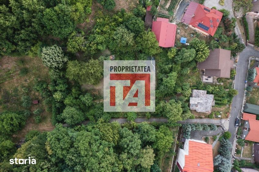 Casă cu 2 camere cu Teren 790 Mp în Central