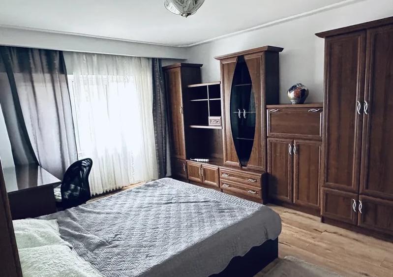Apartament cu 3 camere decomandat, mobilat în Independenței