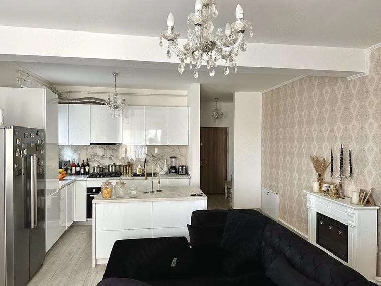 Apartament cu 3 camere semidecomandat în Central