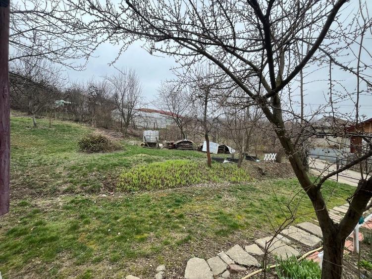Casă cu 3 camere în Bălțești