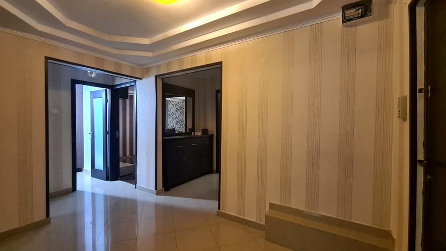 Apartament cu 3 camere decomandat în Răcădău