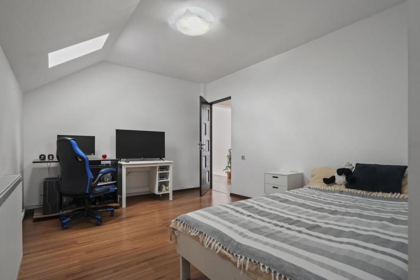 Casă individuală cu 4 camere cu Piscina în Ciolpani