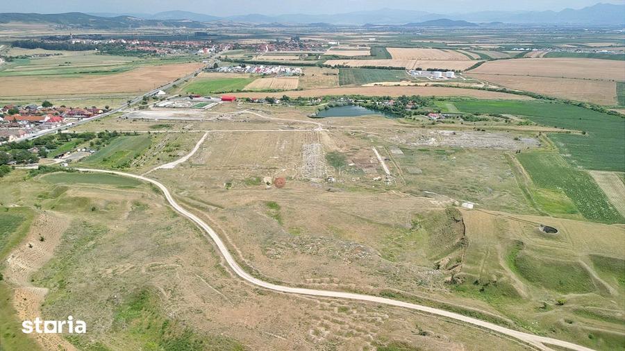 Teren de 237631 mp, în Feldioara