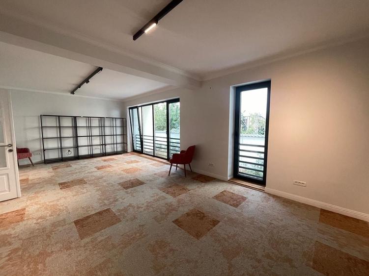 Spațiu comercial, de 140 mp, în Tei