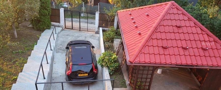 Casă individuală cu 5 camere cu Teren 2500 Mp în Central