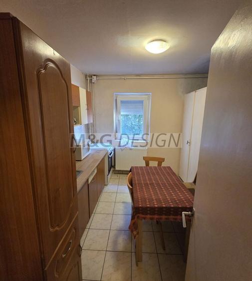 Apartament cu 2 camere semidecomandat în Girocului