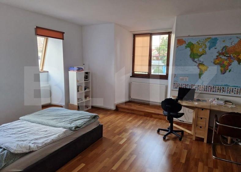 Casă individuală cu 5 camere cu Garaj în Central