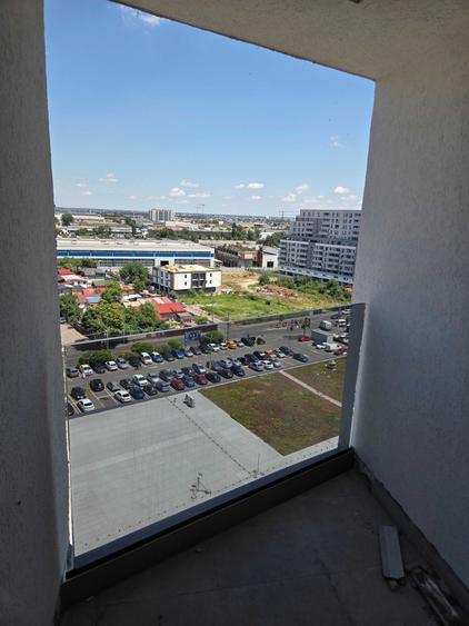 Garsonieră decomandată în Titan