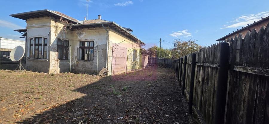 Casă individuală cu 4 camere cu Teren 736 Mp în Est