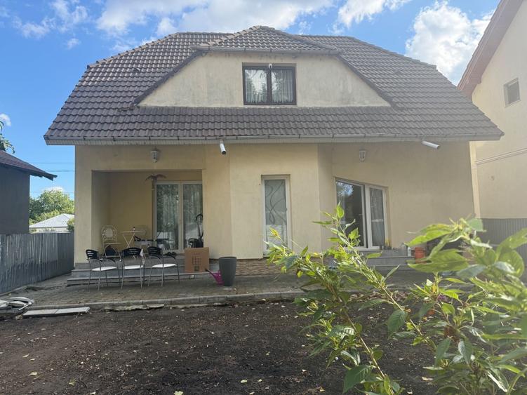Casă cu 4 camere în Central