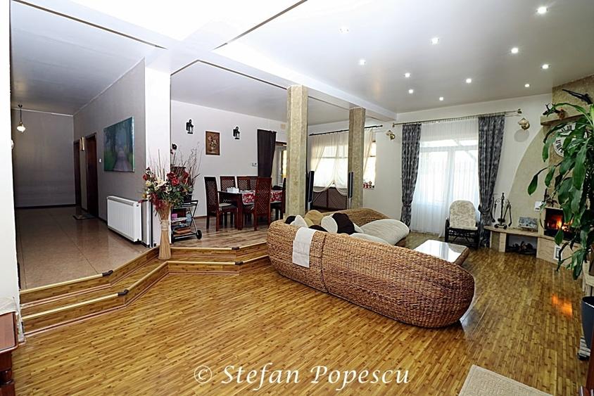 Casă cu 5 camere cu Piscina în Izvorani