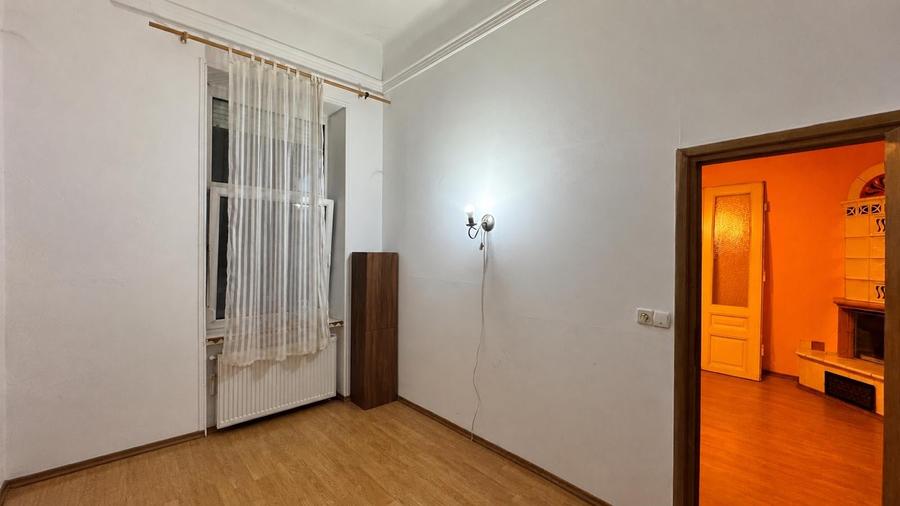 Apartament cu 3 camere semidecomandat în Central