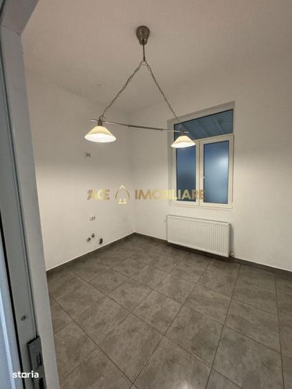 Casă cu 9 camere cu Teren 250 Mp în Dacia