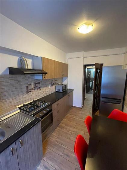 Apartament cu 2 camere decomandat, mobilat în Central