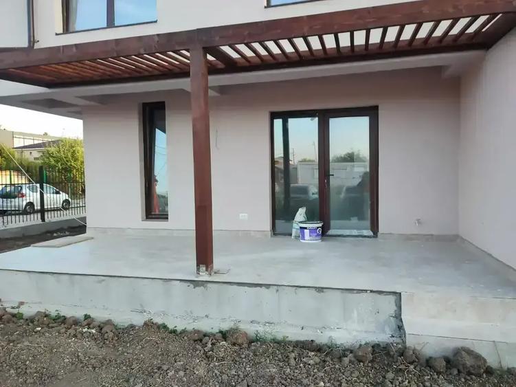 Casă cu 3 camere cu Teren 200 Mp în Vest