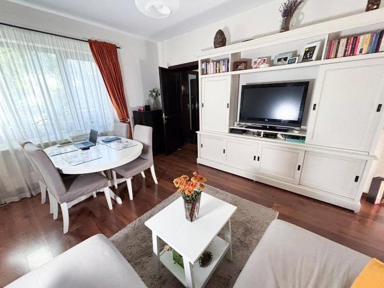 Casă cu 5 camere cu Teren 183 Mp în Vatra Luminoasă