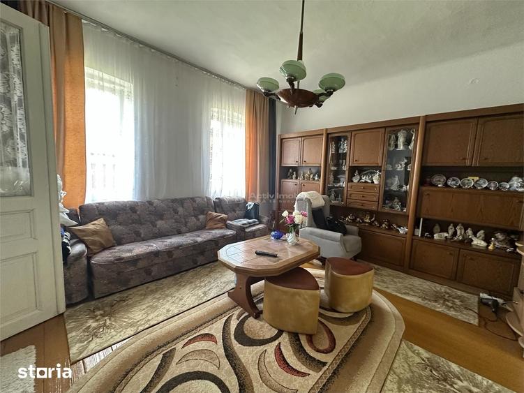 Casă cu 4 camere cu Teren 1000 Mp în Central
