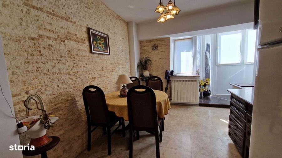 Apartament cu 3 camere decomandat în Exterior Vest