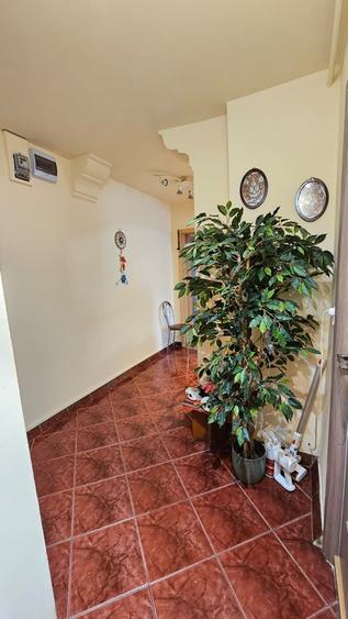 Apartament cu 3 camere decomandat în Județean