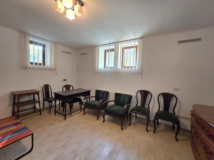 Apartament cu 5 camere în Aviatorilor
