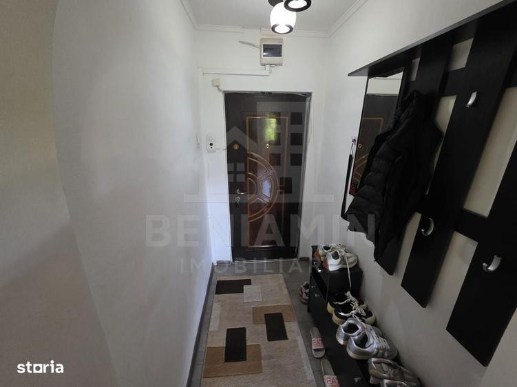 Apartament cu 2 camere semidecomandat în Craiovița Nouă